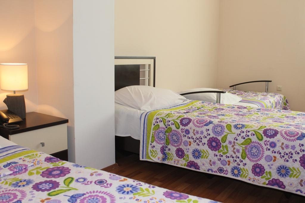 Max Comfort Hotel Kutaissi Zimmer foto
