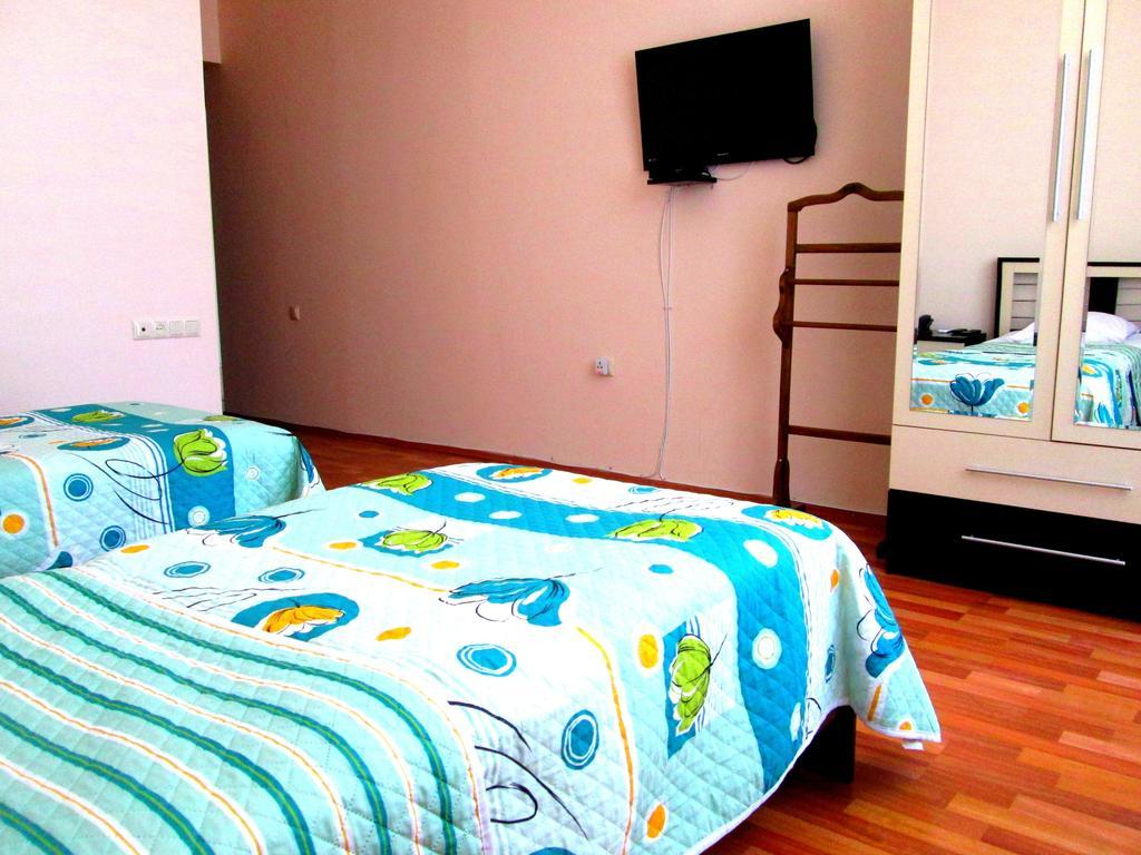Max Comfort Hotel Kutaissi Zimmer foto