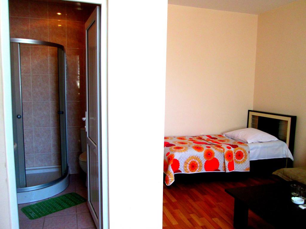 Max Comfort Hotel Kutaissi Exterior foto
