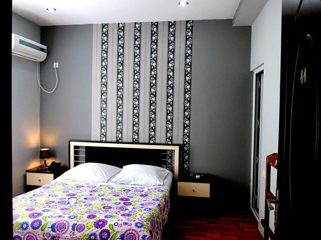 Max Comfort Hotel Kutaissi Zimmer foto