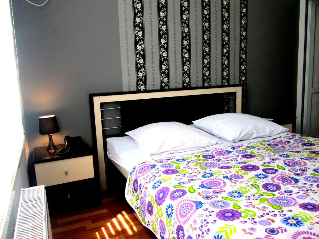 Max Comfort Hotel Kutaissi Zimmer foto