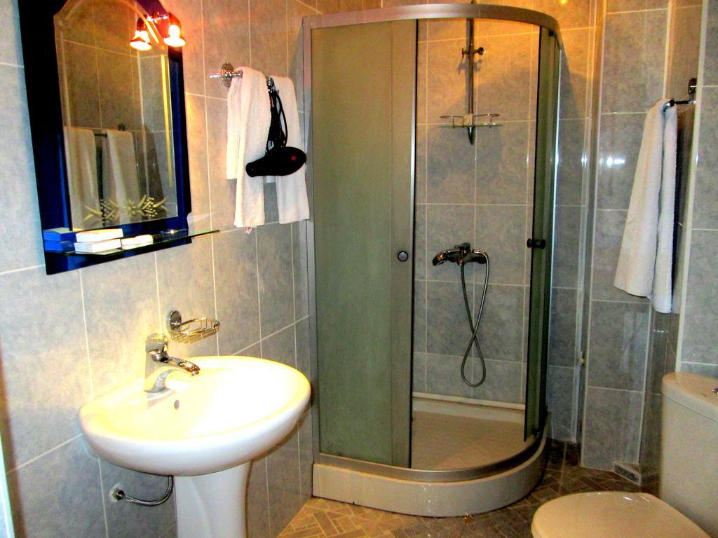 Max Comfort Hotel Kutaissi Zimmer foto