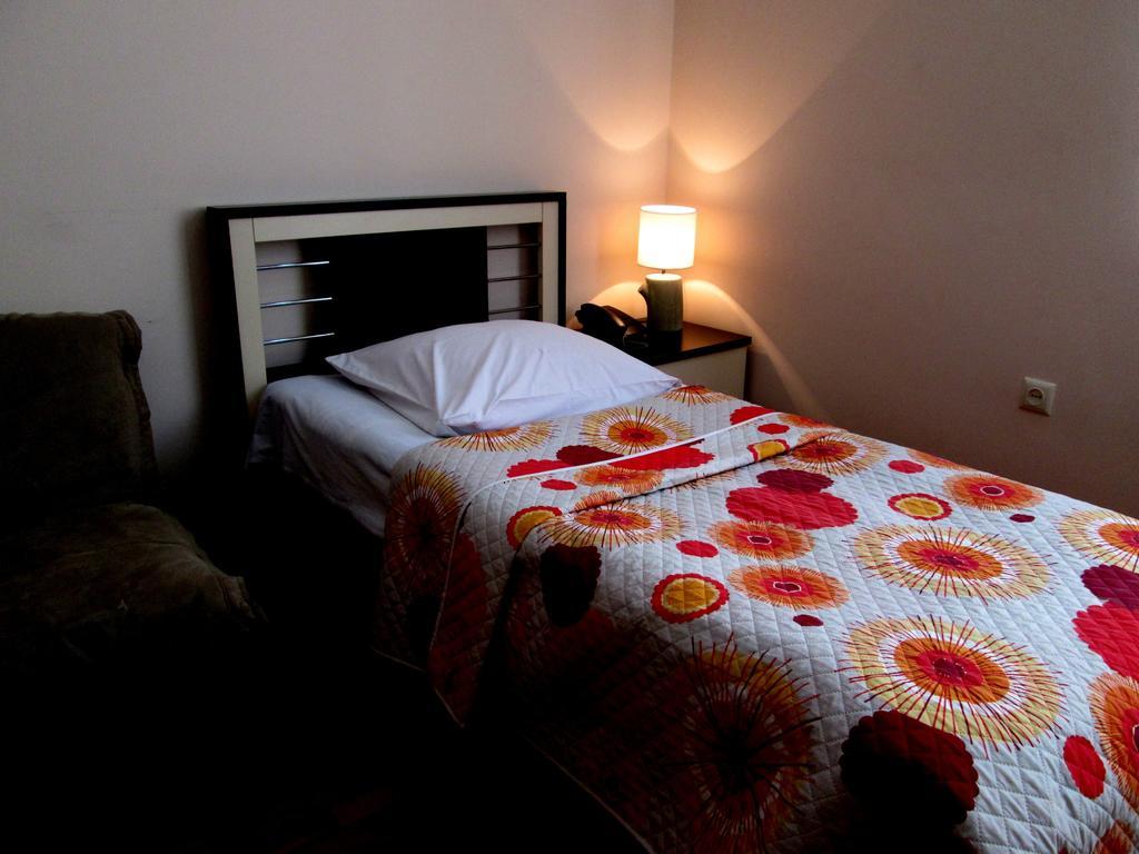 Max Comfort Hotel Kutaissi Zimmer foto